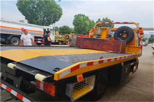 云溪区附近拖车电话号码服务