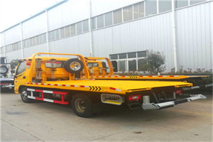 云溪区附近拖车救援搭电